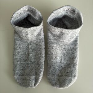 Pure Barre Tavi Noir Sticky Socks Light Grey Small